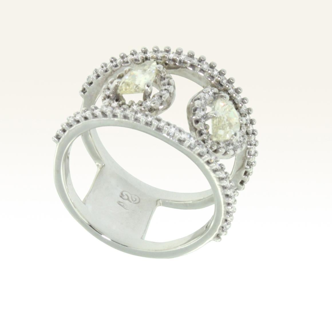 Eleganter Ring aus 18 Karat Weißgold mit gelbem Diamant und weißem Diamant (Brillantschliff) im Angebot