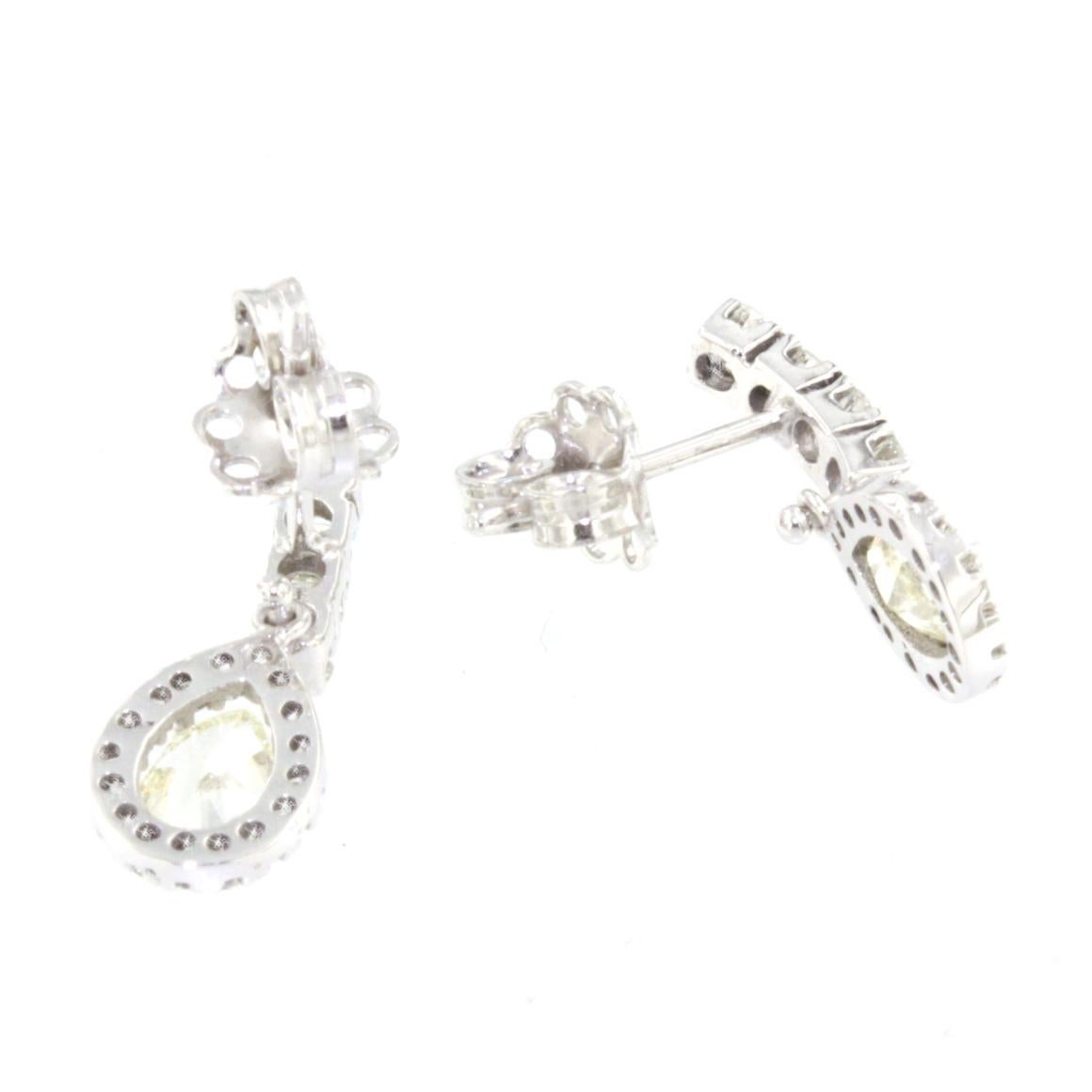 Orecchini classici senza tempo in oro bianco 18k con diamanti gialli e diamanti bianchi In condizioni Nuovo in vendita a GALLARATE, IT