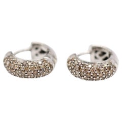Boucles d'oreilles créoles pour femmes en or blanc 18 carats avec 2,40 ct de champagne taille brillant