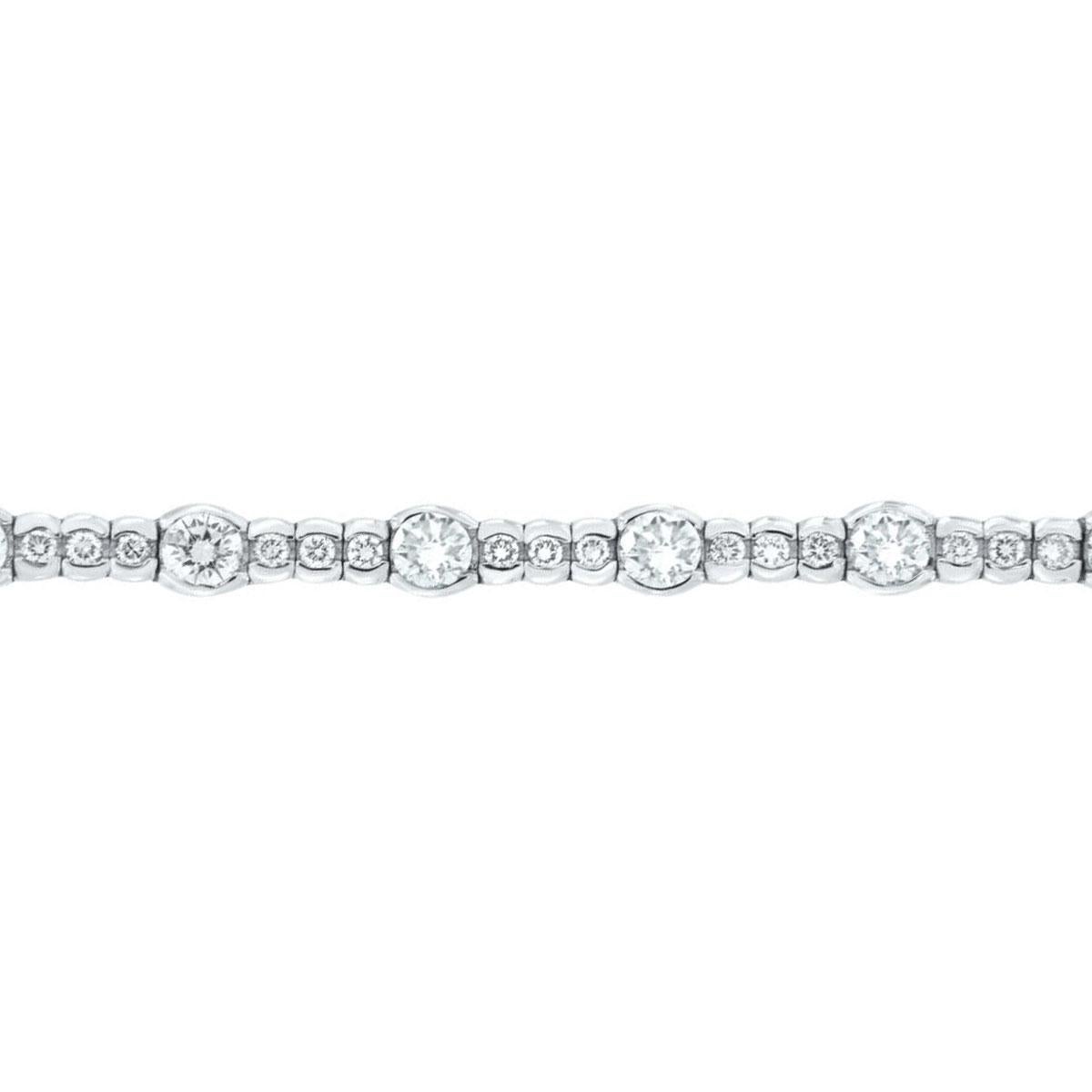 Round Cut 18K White Gold Women's Round Brilliant Diamond Half-Bezel Tennis Bracelet For Sale