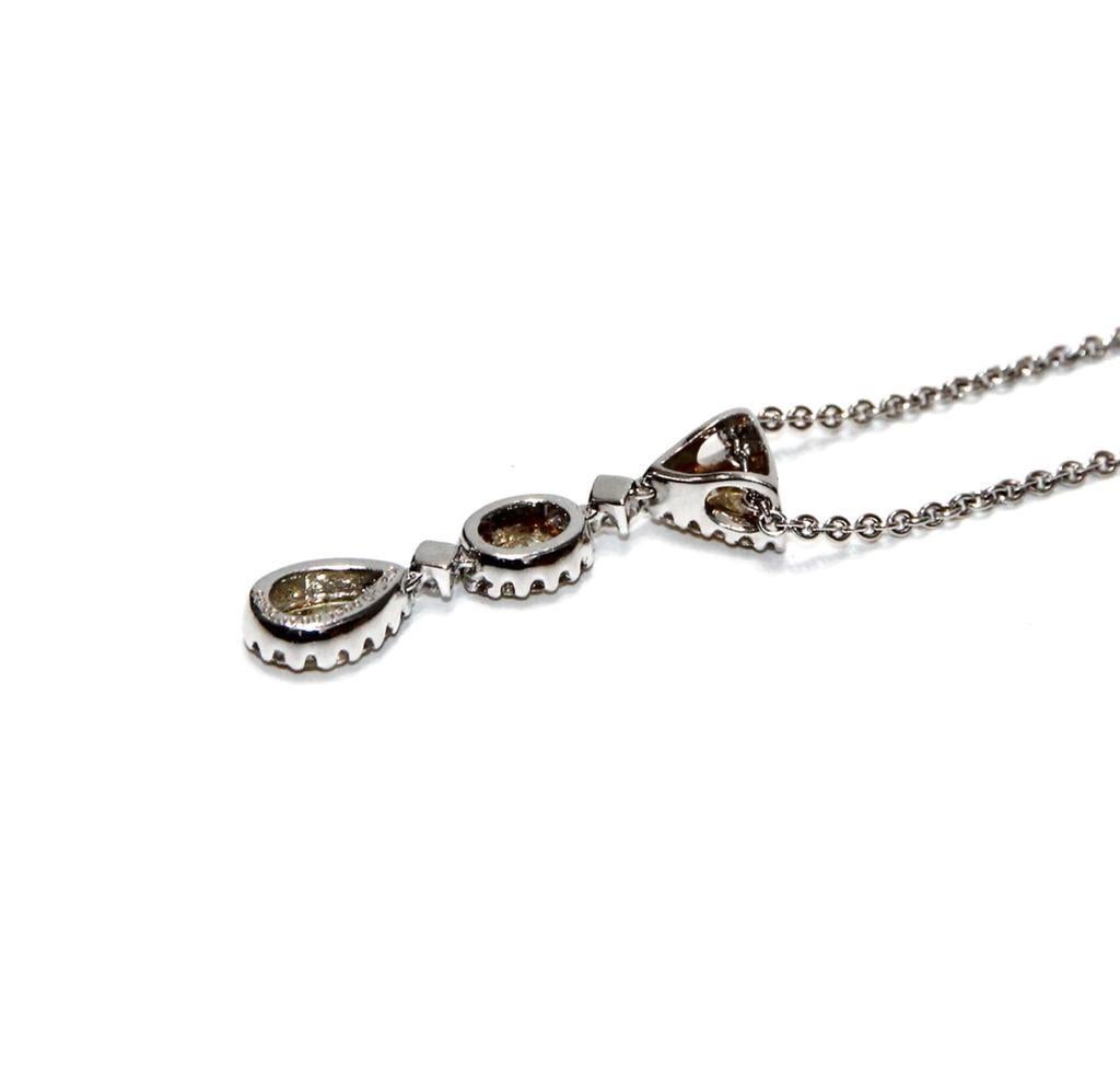 Taglio brillante Collana con diamanti bianchi e gialli in oro bianco 18K in vendita