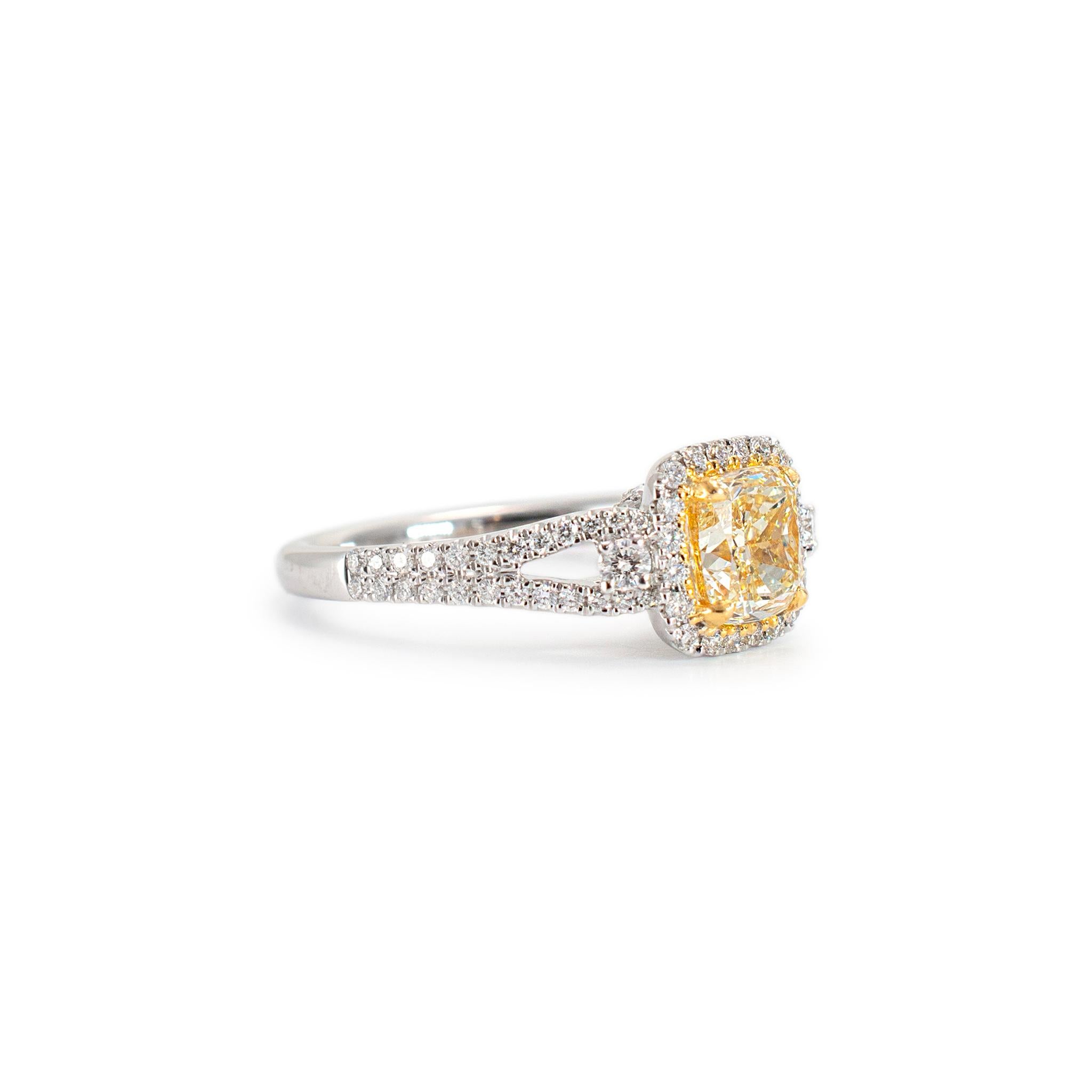 Verlobungsring aus 18 Karat Weißgold mit gelbem Diamanten im Kissenschliff und akzentuiertem Diamanten Damen