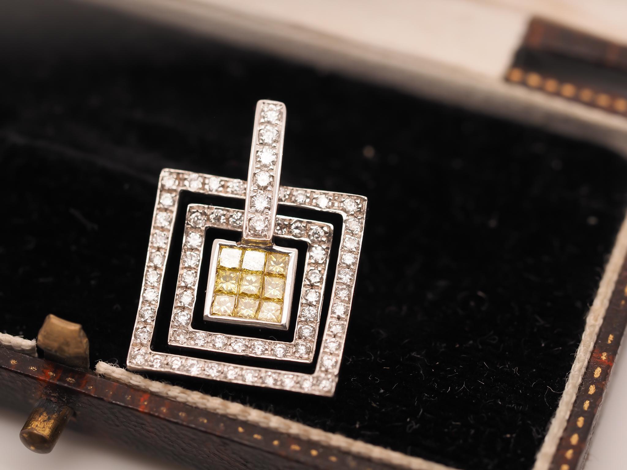 Pendentif en or blanc 18 carats avec diamant jaune et diamant blanc Pour femmes en vente