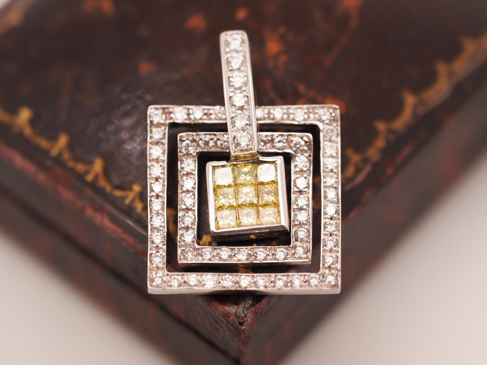 Pendentif en or blanc 18 carats avec diamant jaune et diamant blanc en vente 1