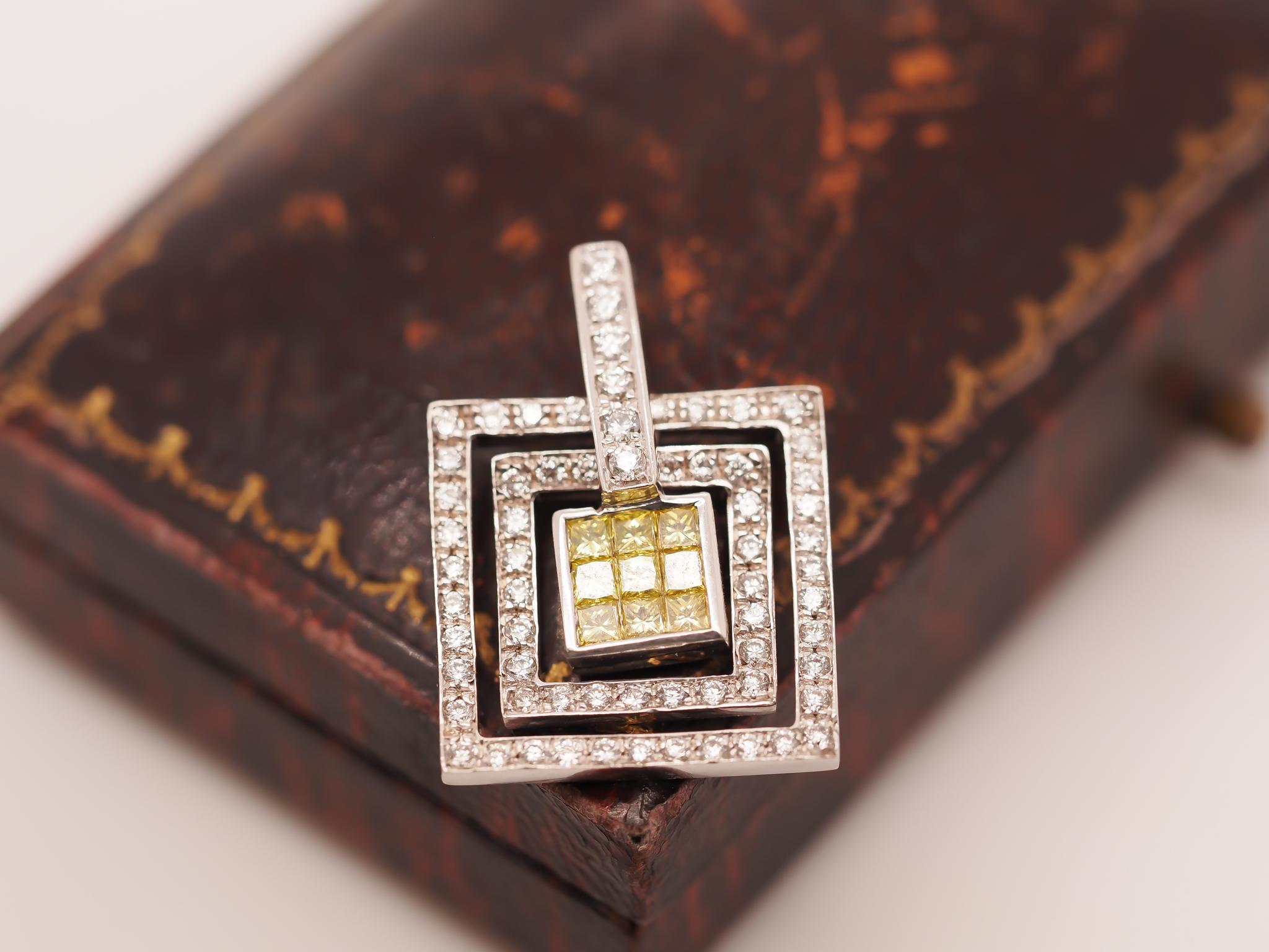 Pendentif en or blanc 18 carats avec diamant jaune et diamant blanc en vente 2