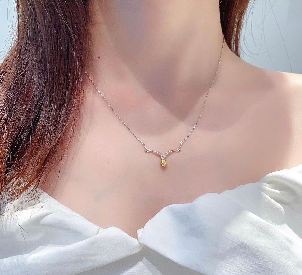 Modern 18k White Gold Yellow Diamond Antlers Pendant Necklace with Diamonds For Sale