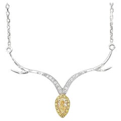 Collar Colgante de Cornamenta con Diamantes en Oro Blanco Amarillo de 18k