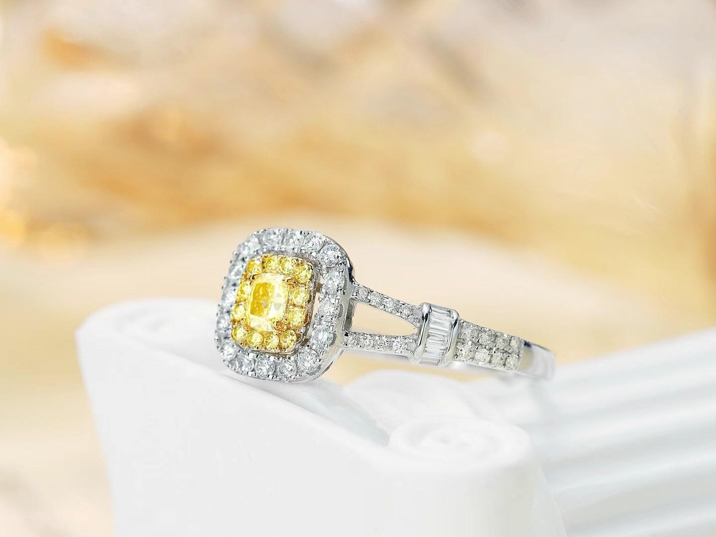 18K White Gold Yellow Diamond & Diamond Classic Ring

Fancy Yellow Diamonds - 0.141 CT
Diamonds - 0.327 CT
Total Weight - 2.61 GM
