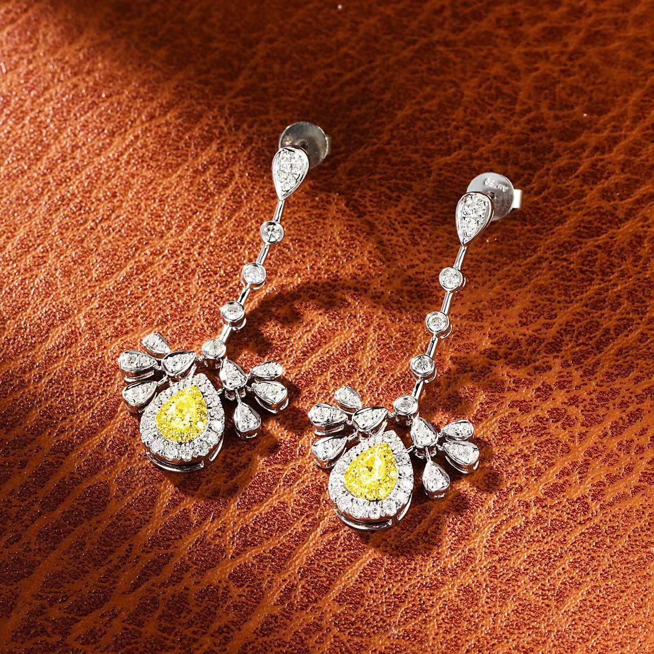18K White Gold Yellow Diamond Earrings

18K White Gold - 4.43 GM
Yellow Diamonds - 0.20 CT
White Diamonds - 0.74 CT

Nurati Jewelry's classic diamond earrings captivate with their exquisite snowflake design. Expertly crafted with meticulously cut