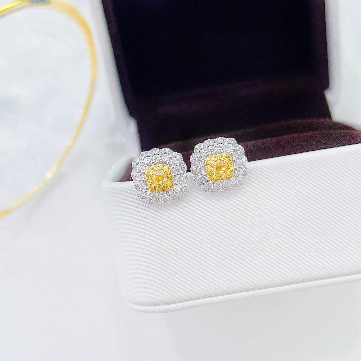 Orecchini con diamanti gialli in oro bianco 18 carati

Oro bianco 18K - 2,94 GM
Diamanti gialli - 0,40 CT
Diamanti Whiting - 0,72 CT

I classici orecchini di diamanti di Nurati Jewelry affascinano con il loro squisito design a fiocco di neve.