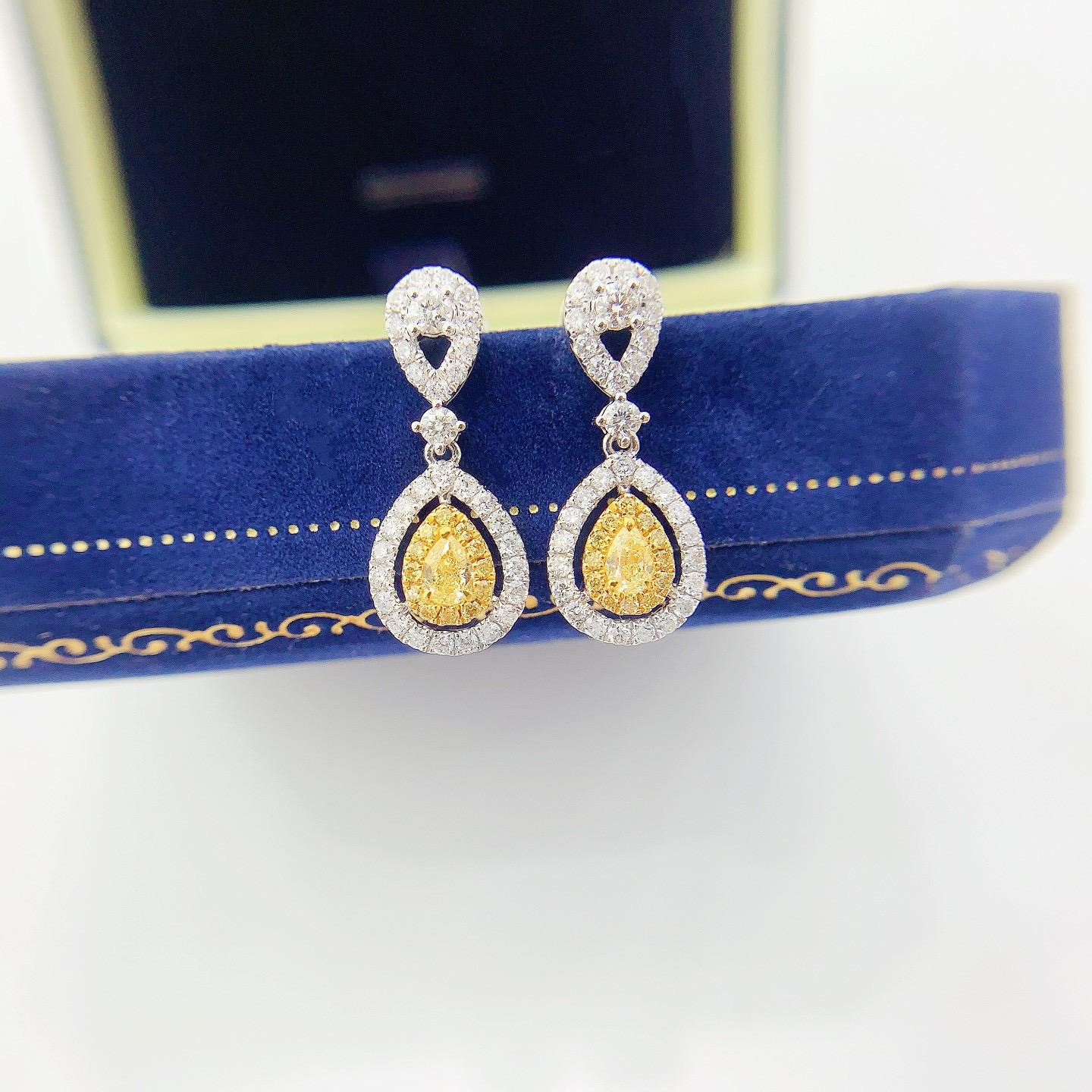 18K White Gold Yellow Diamond Earrings

18K White Gold - 2.78 GM
Yellow Diamonds - 0.21 CT
White Diamonds - 0.70 CT

Nurati Jewelry's classic diamond earrings captivate with their exquisite snowflake design. Expertly crafted with meticulously cut