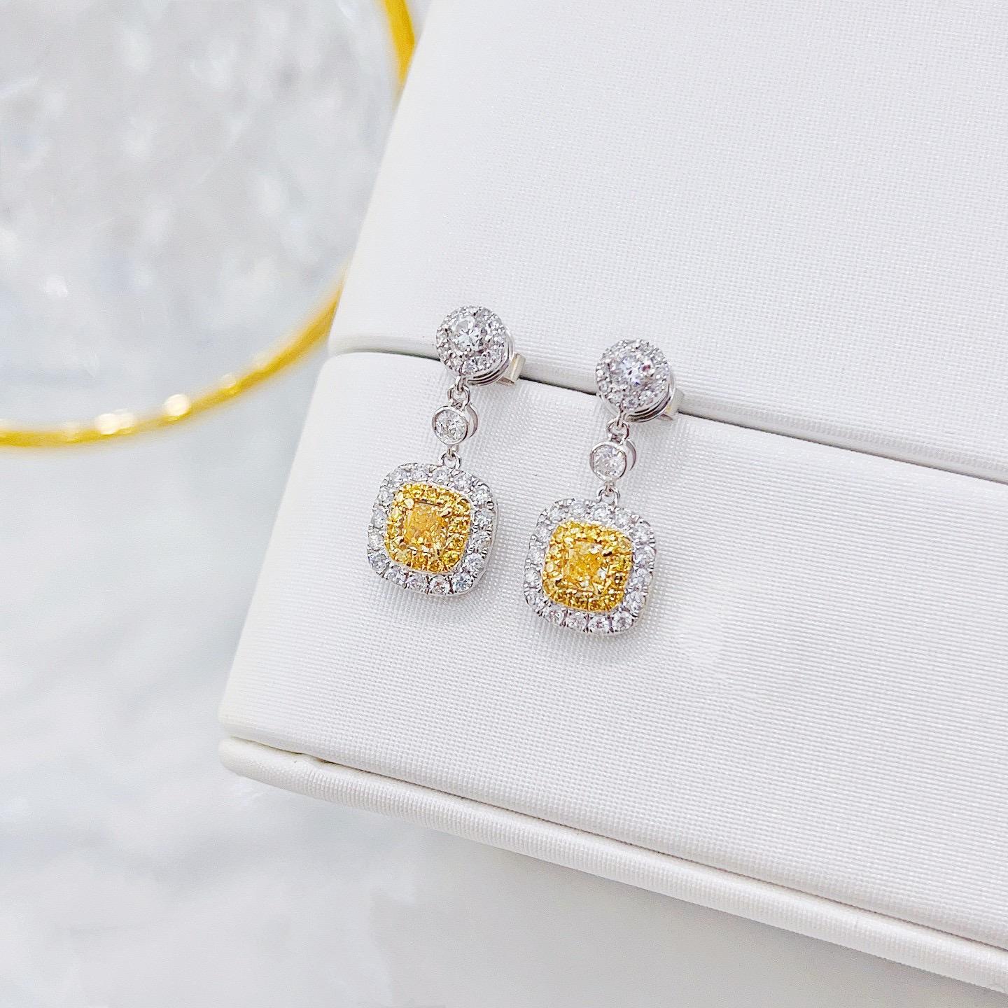 18K White Gold Yellow Diamond Earrings

18K White Gold - 2.34 GM
Yellow Diamonds - 0.30 CT
White Diamonds - 0.50 CT

Nurati Jewelry's classic diamond earrings captivate with their exquisite snowflake design. Expertly crafted with meticulously cut