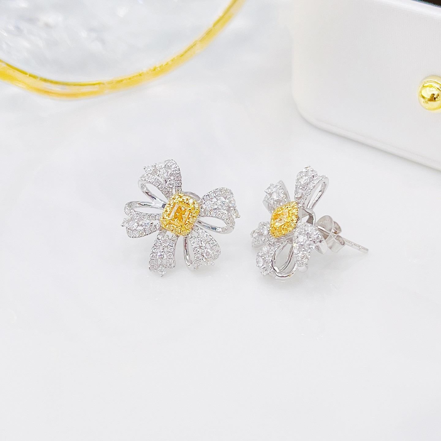 18K White Gold Yellow Diamond Earrings

18K White Gold - 4.98 GM
Yellow Diamonds - 0.36 CT
White Diamonds - 0.88 CT

Nurati Jewelry's classic diamond earrings captivate with their exquisite snowflake design. Expertly crafted with meticulously cut