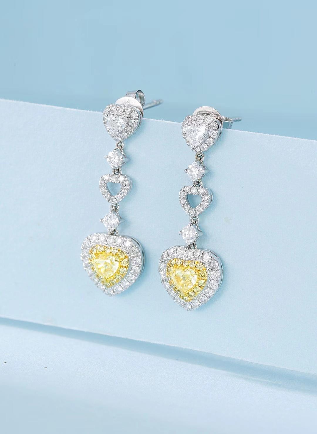 Moderno Orecchini con diamanti gialli in oro bianco 18 carati in vendita