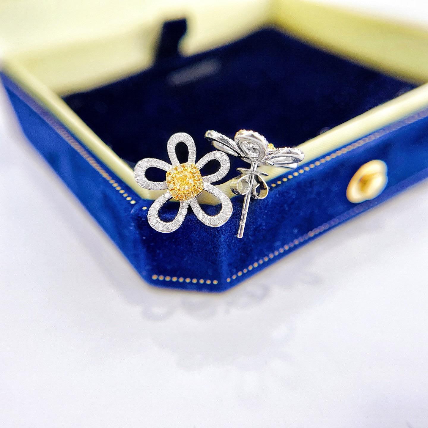 Moderno Orecchini con diamanti gialli in oro bianco 18 carati in vendita