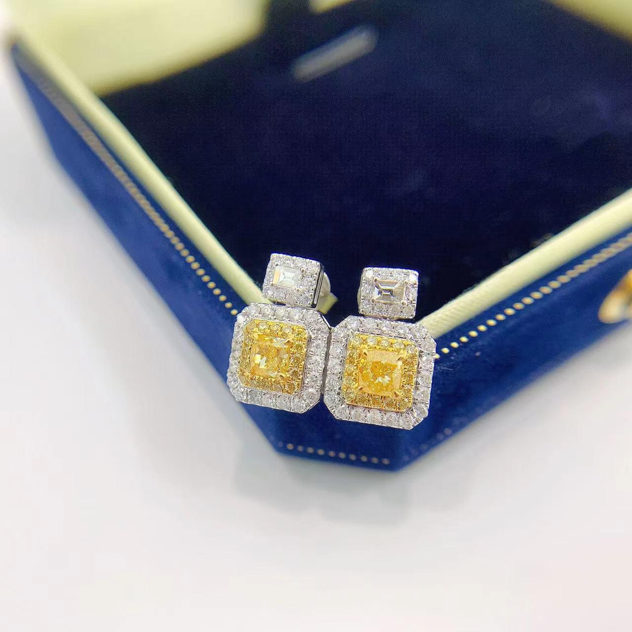 Taille princesse Boucles d'oreilles en or blanc 18K et diamant jaune en vente