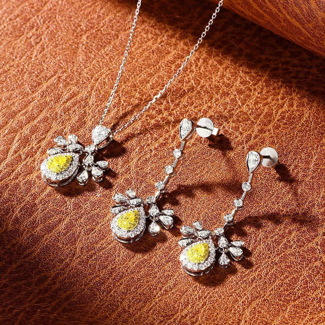 Pear Cut 18K White Gold Yellow Diamond Earrings For Sale