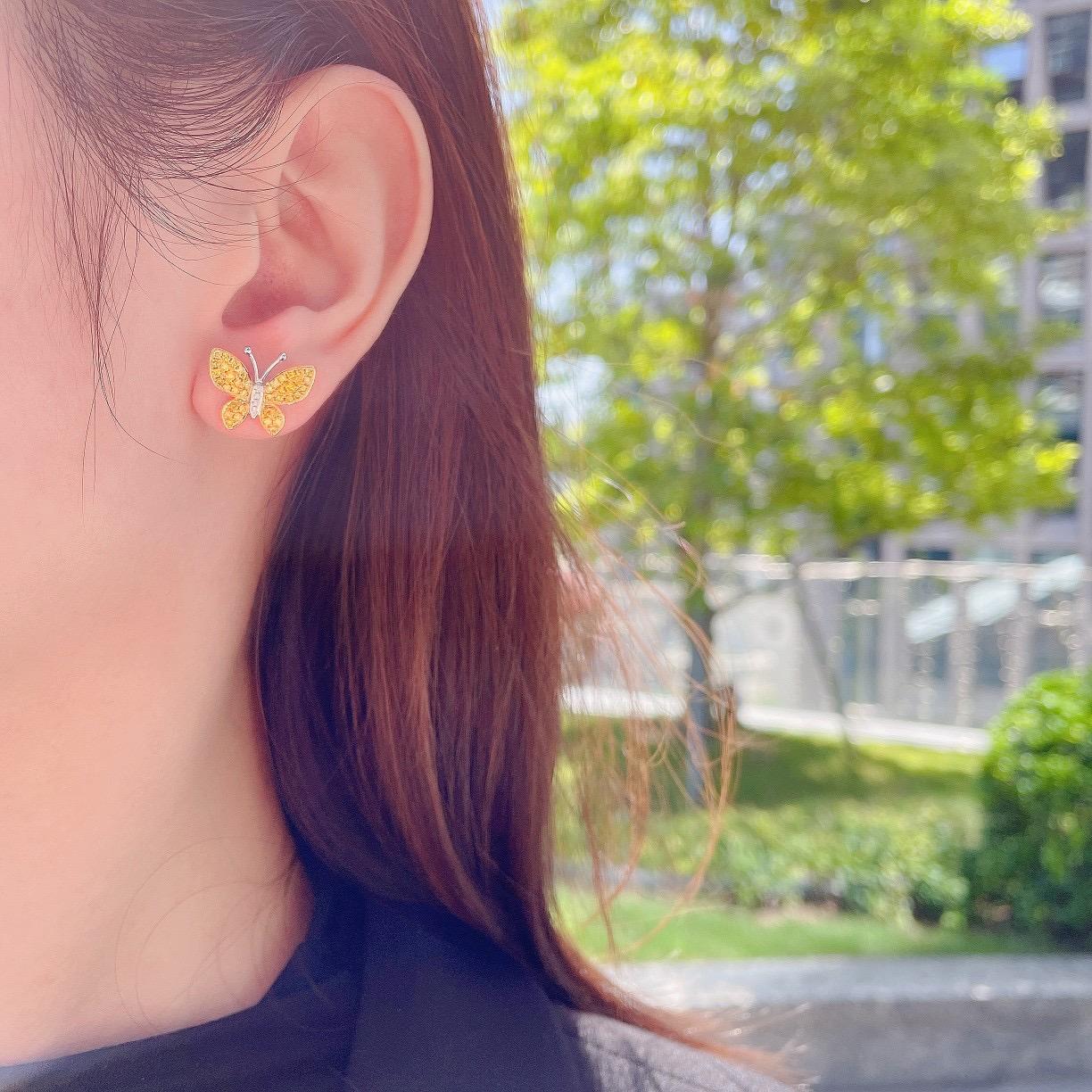 Taille ronde Boucles d'oreilles en or blanc 18K et diamant jaune en vente