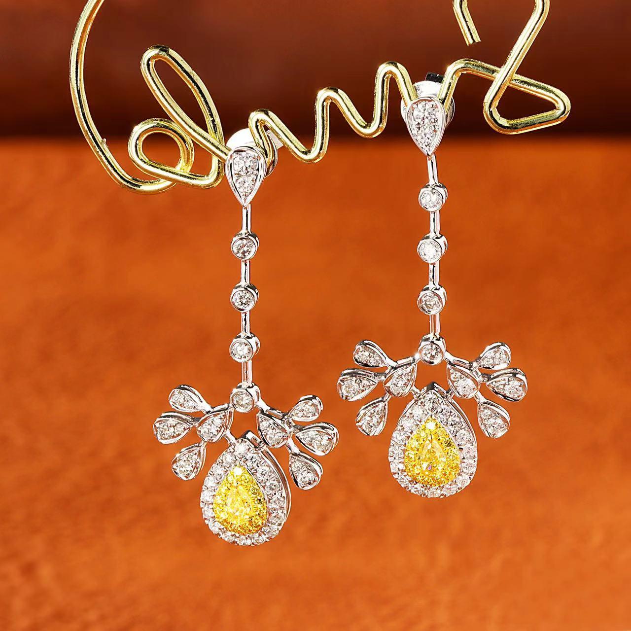 18K White Gold Yellow Diamond Earrings In New Condition For Sale In Hong Kong, HK