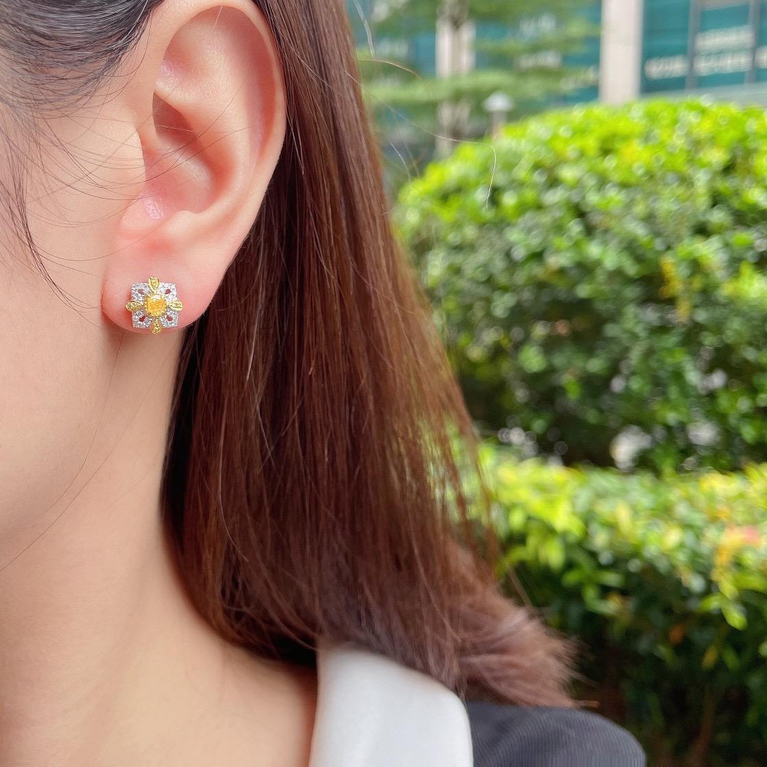 18K White Gold Yellow Diamond Earrings In New Condition For Sale In Hong Kong, HK
