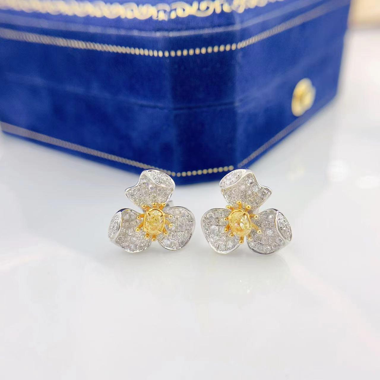 18K White Gold Yellow Diamond Flower Earrings

18K White Gold - 4.33 GM
Yellow Diamonds - 0.30 CT
White Diamonds - 0.56 CT

Nurati Jewelry's classic diamond earrings captivate with their exquisite snowflake design. Expertly crafted with meticulously