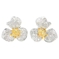 Pendientes de oro blanco de 18 quilates con diamantes y flor amarilla