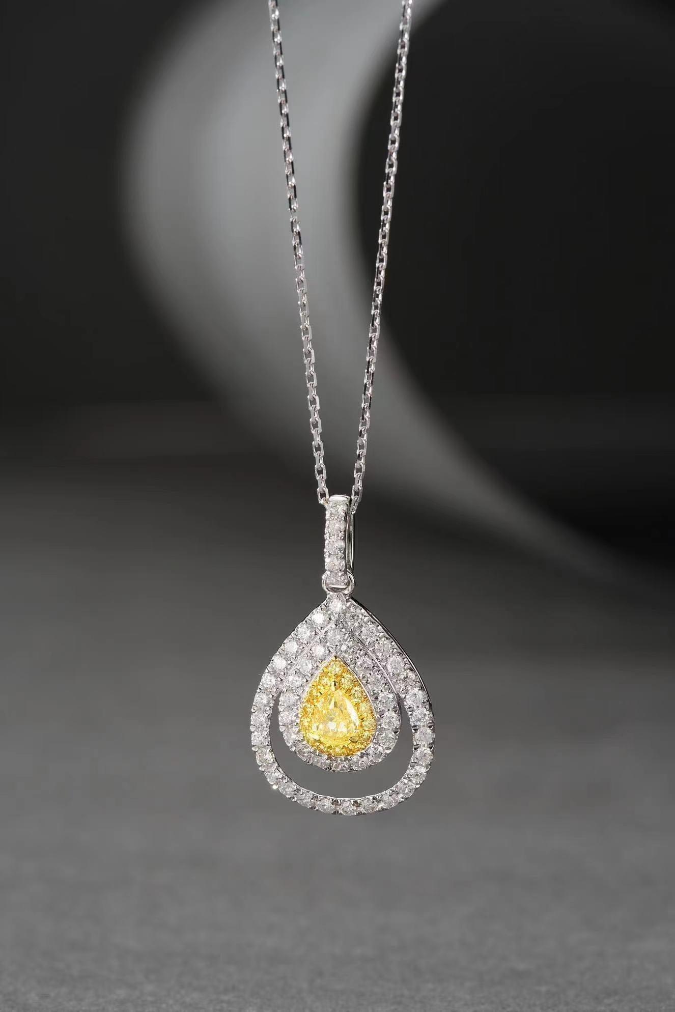 Collana in oro bianco giallo 18 carati

Oro bianco 18K - 2,19 GM
Diamanti gialli - 0,19 CT
Diamanti Whiting - 0,41 CT

Il radioso pendente a forma di pera di Eleg Jewelry è una splendida vetrina di eleganza e raffinatezza. Realizzato in oro bianco