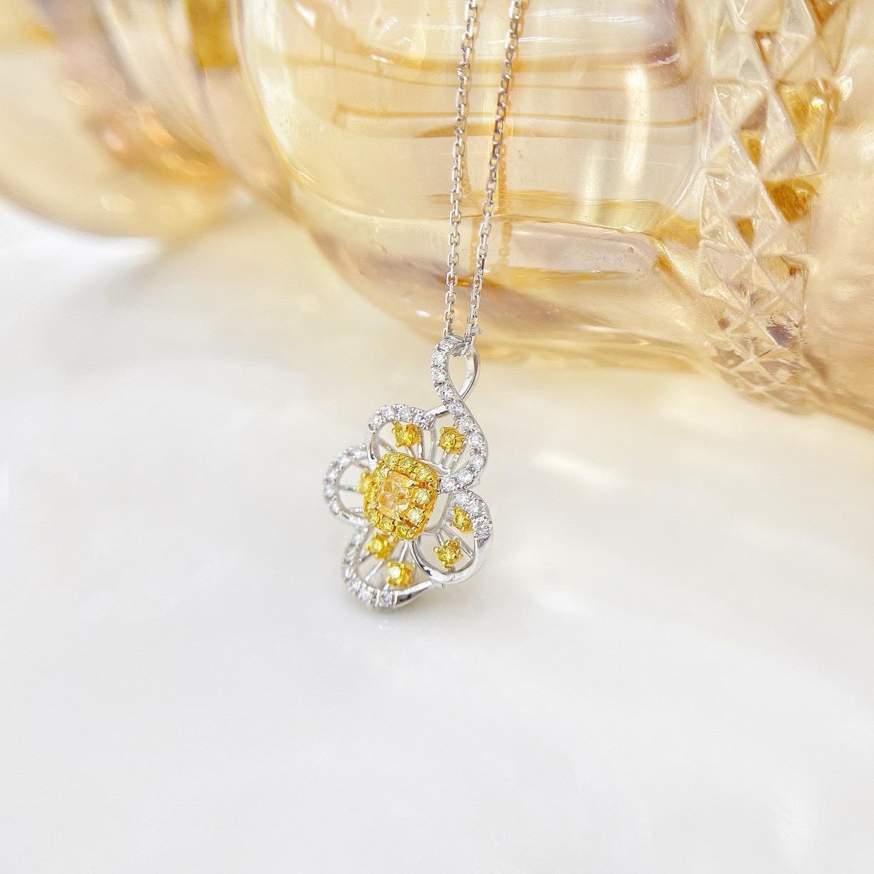 Moderno Collana con diamanti gialli in oro bianco 18 carati in vendita