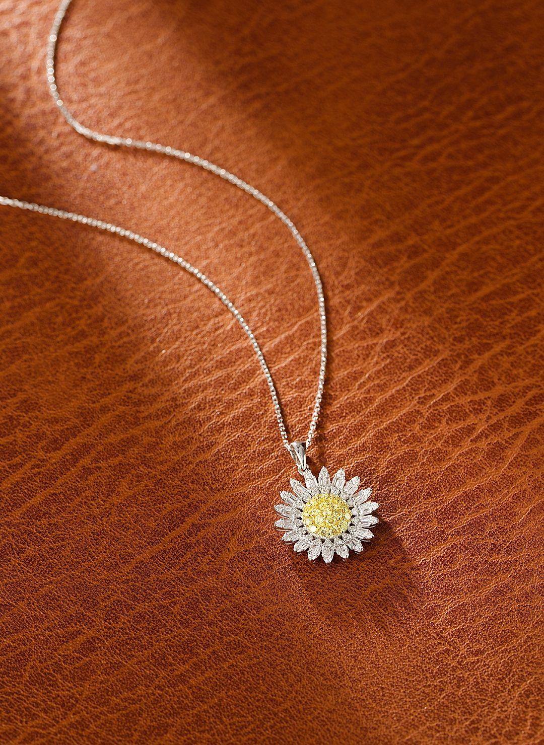 Round Cut 18K White Gold Yellow Diamond Necklace For Sale