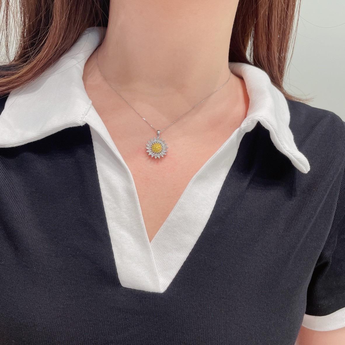 18K White Gold Yellow Diamond Necklace In New Condition For Sale In Hong Kong, HK