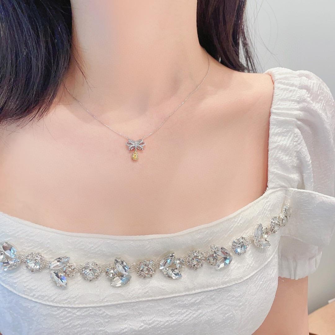Collana con diamanti gialli in oro bianco 18 carati In condizioni Nuovo in vendita a Hong Kong, HK