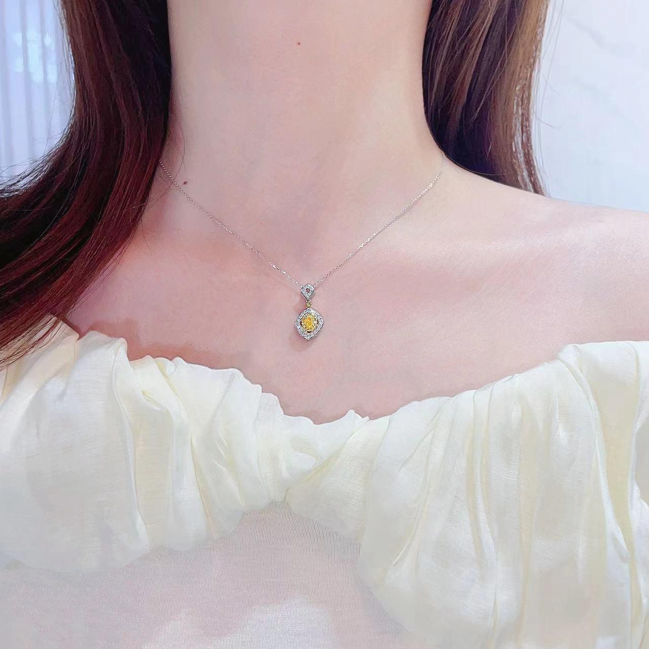 18K White Gold Yellow Diamond Necklace In New Condition For Sale In Hong Kong, HK