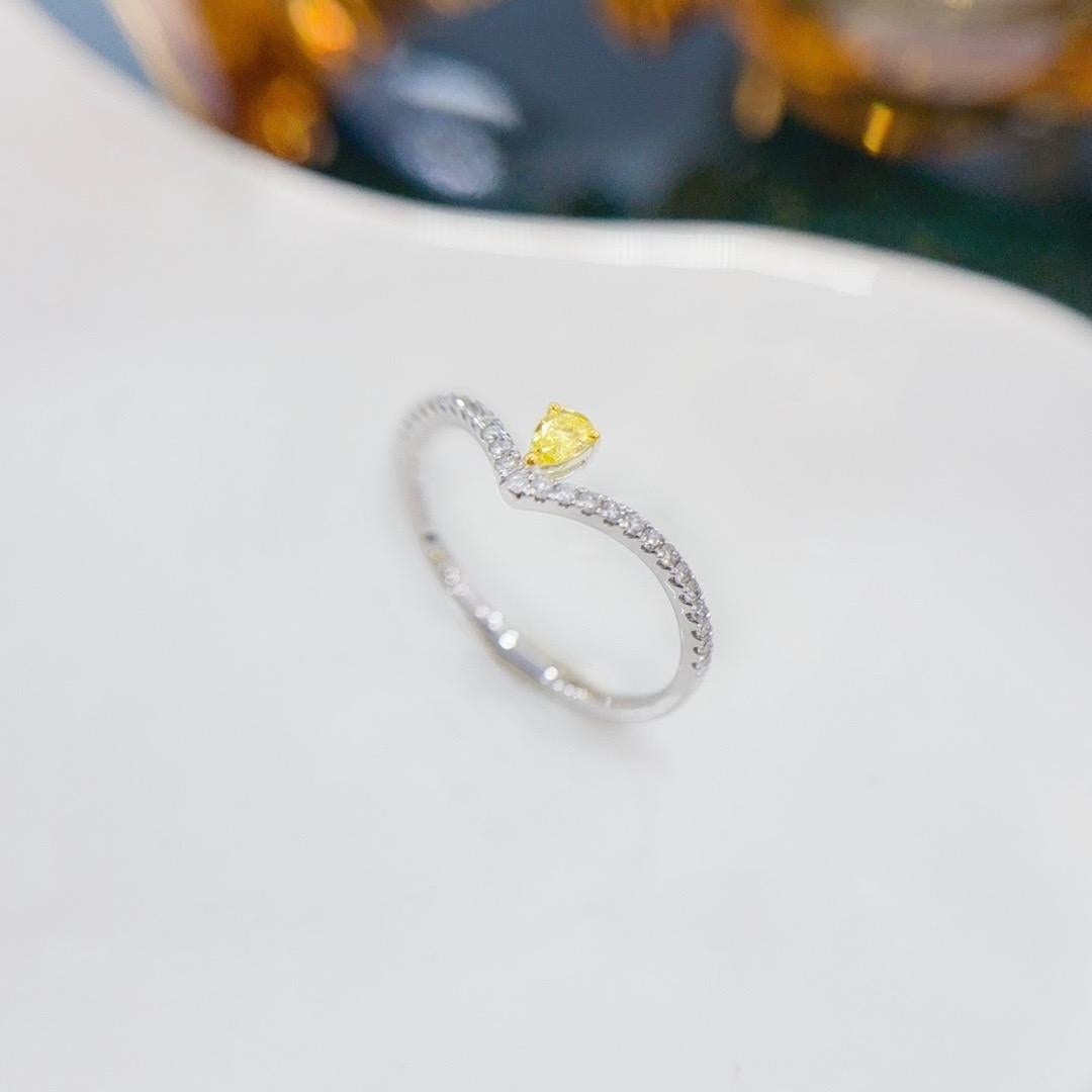 18K White Gold Yellow Diamond Ring In New Condition For Sale In Kowloon, HK