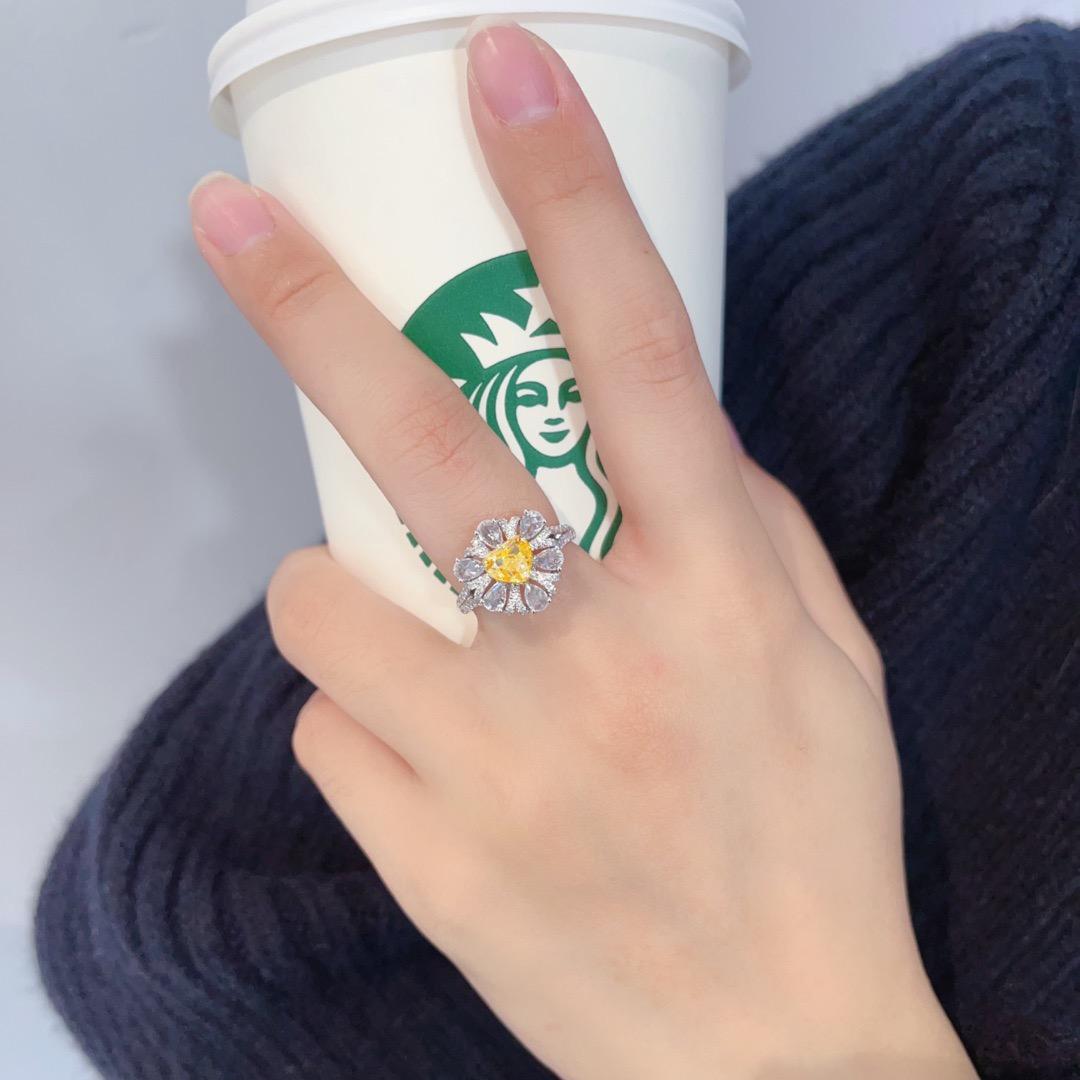 18K White Gold Yellow Diamond & Rose Cut Diamond Cocktail Ring In New Condition For Sale In Kowloon, HK