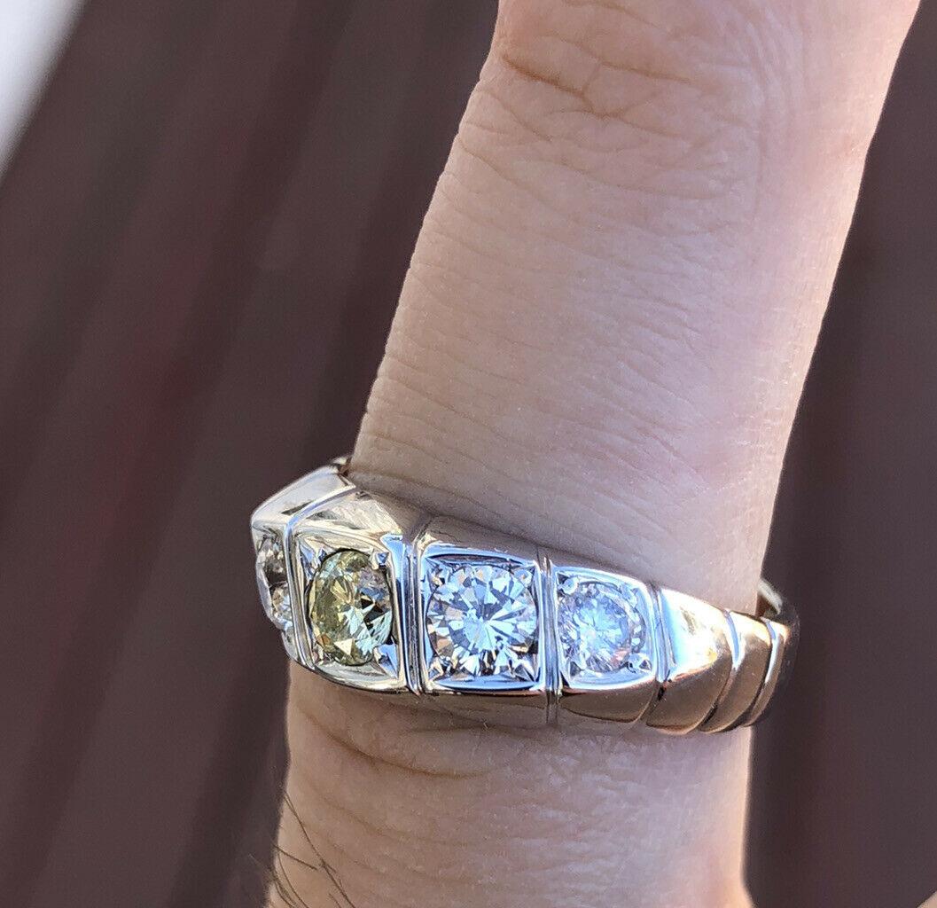 18k White Gold Yellow Diamond & White Diamond Abstract Ring 0.96ctw 5.3g



 Beautiful diamond band ring 

Very elegant for everyday wear !! 

Approx 0.96 ctw of white and yellow diamonds H, SI



Size 7.5 (sizable)

Weight 5.3 grams

approx. 1.8mm