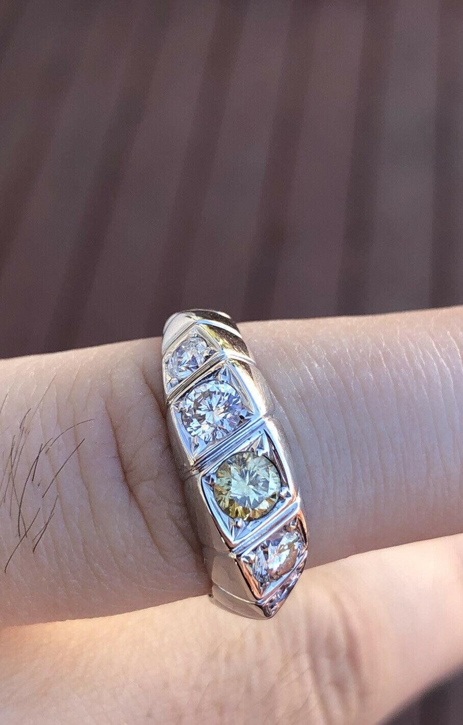 18 Karat Gold Yellow Diamond and White Diamond Abstract Ring 0.96 Carat 5.3g In Good Condition For Sale In Beverly Hills, CA