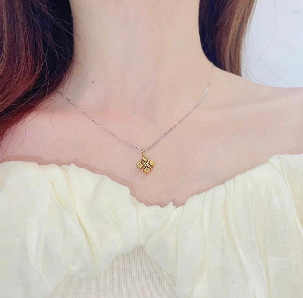 18K White Gold Yellow Diamond 'X' Pendant Necklace

4 Yellow Diamonds - 0.324 CT
Total Weight - 2.78 GM