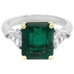 18 Karat White-Yellow Gold Octagonal 4.35 Carat Emerald 0.68 Carat Diamond Ring