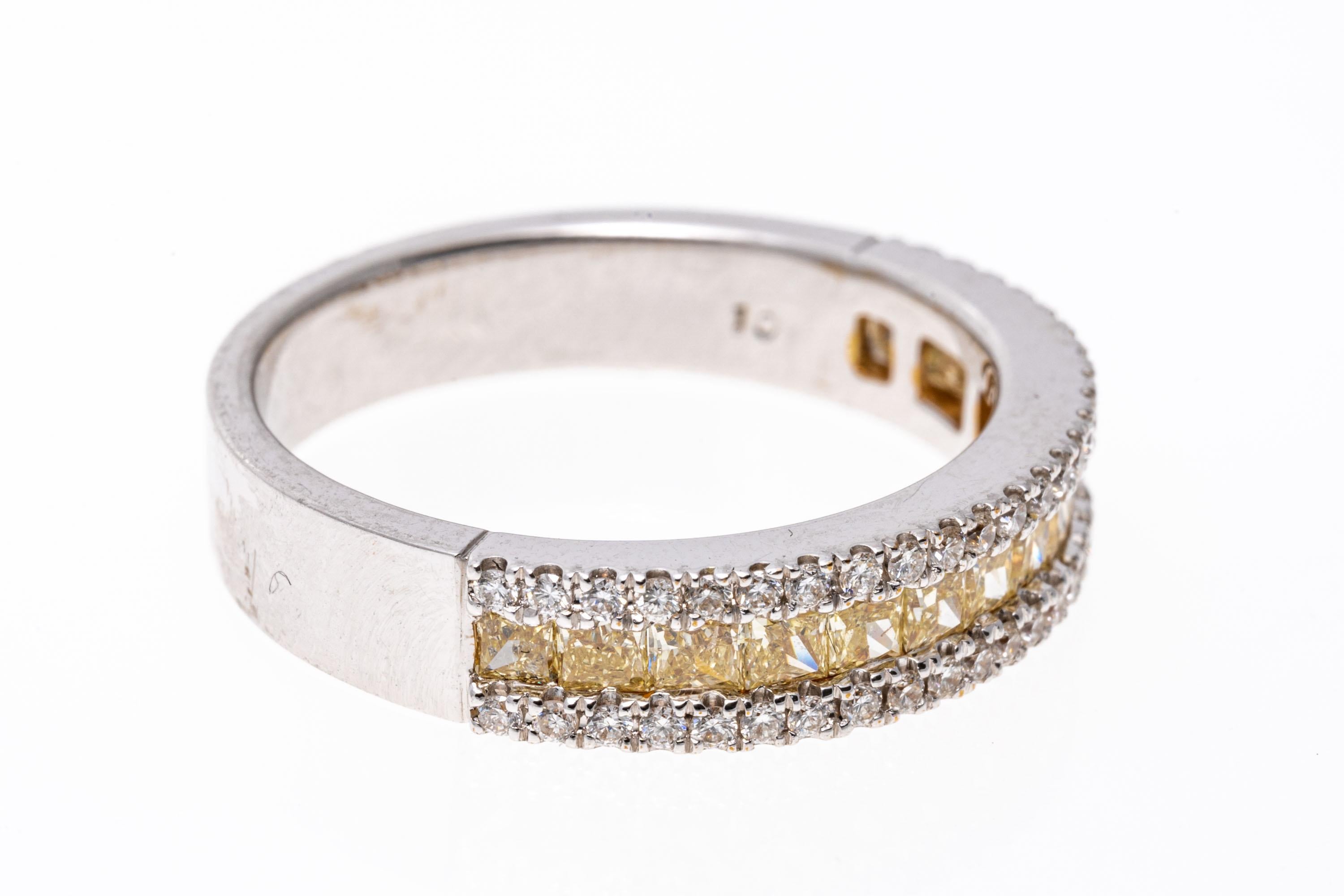 Contemporain Bague à anneau en or blanc 18 carats avec diamants ronds et taille princesse en jaune en vente