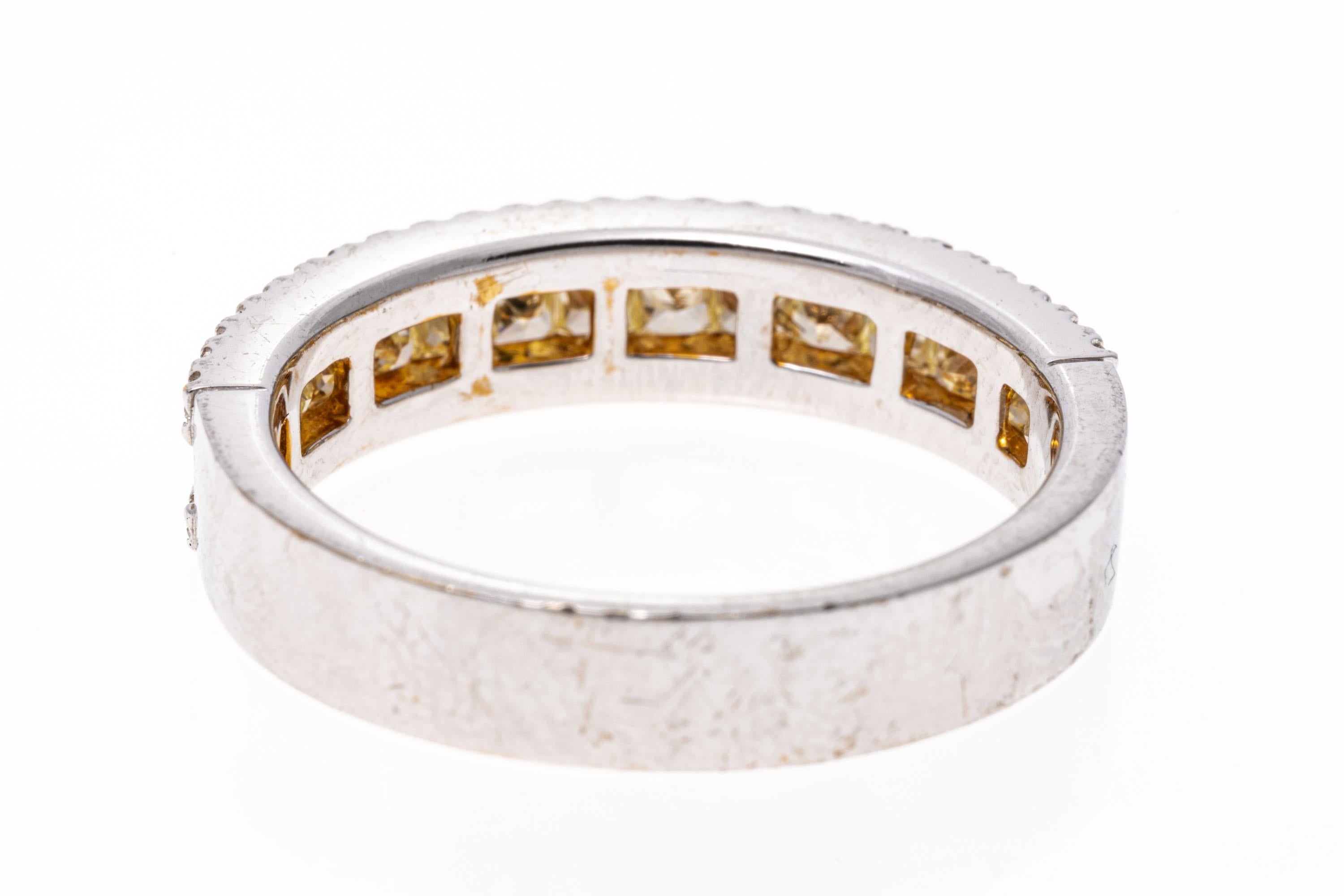 Taille princesse Bague à anneau en or blanc 18 carats avec diamants ronds et taille princesse en jaune en vente