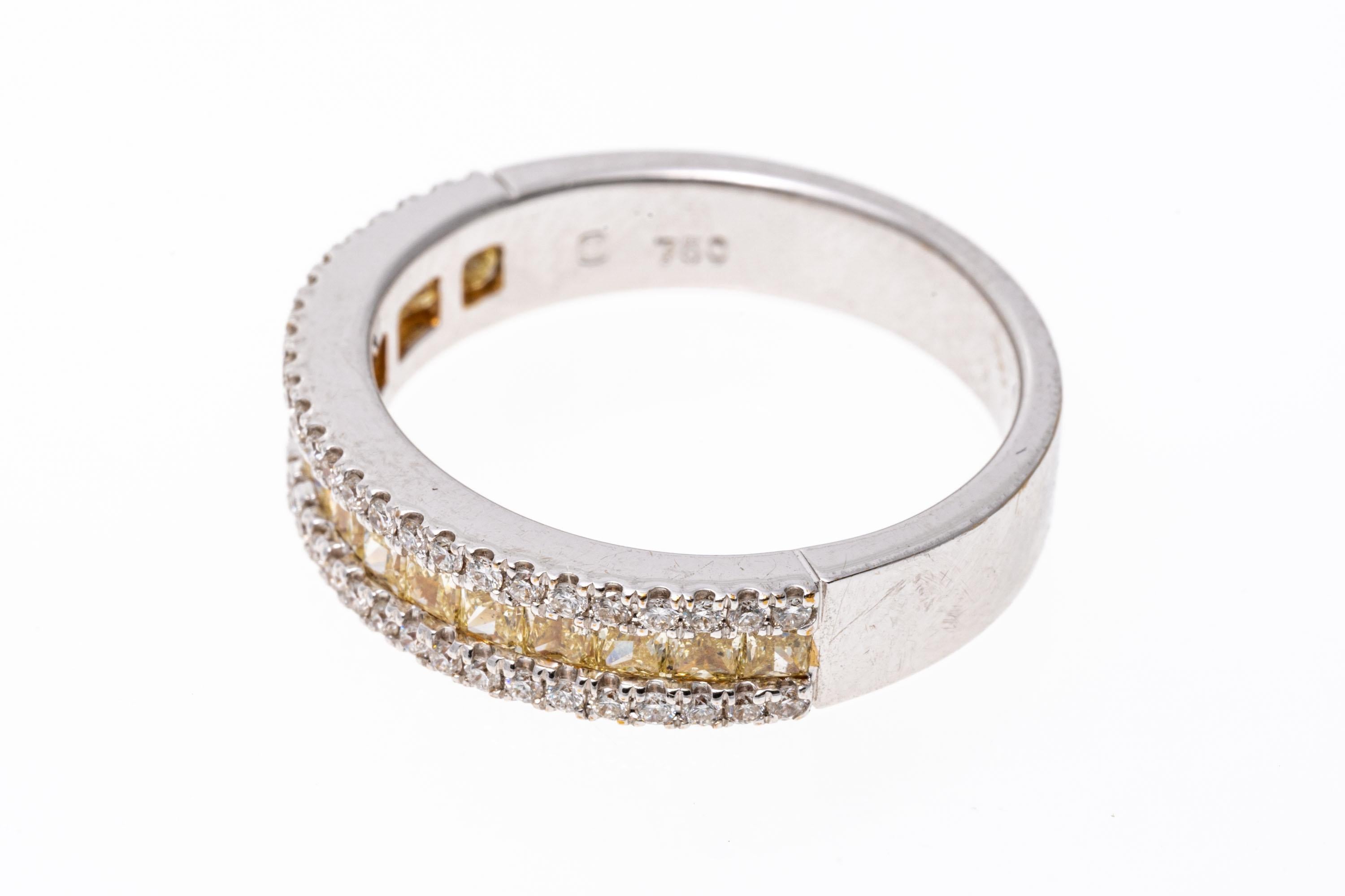 Bague à anneau en or blanc 18 carats avec diamants ronds et taille princesse en jaune en vente 1