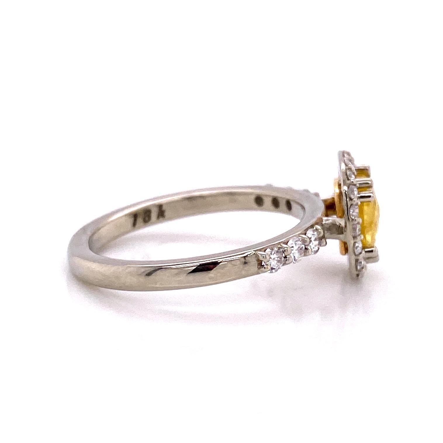 18 Karat Weißgold Gelber Diamantring mit weißem Diamant-Halo im Rosenschliff (Zeitgenössisch) im Angebot