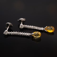Boucles d'oreilles pendantes en or blanc 18 carats, avec saphir jaune et diamants