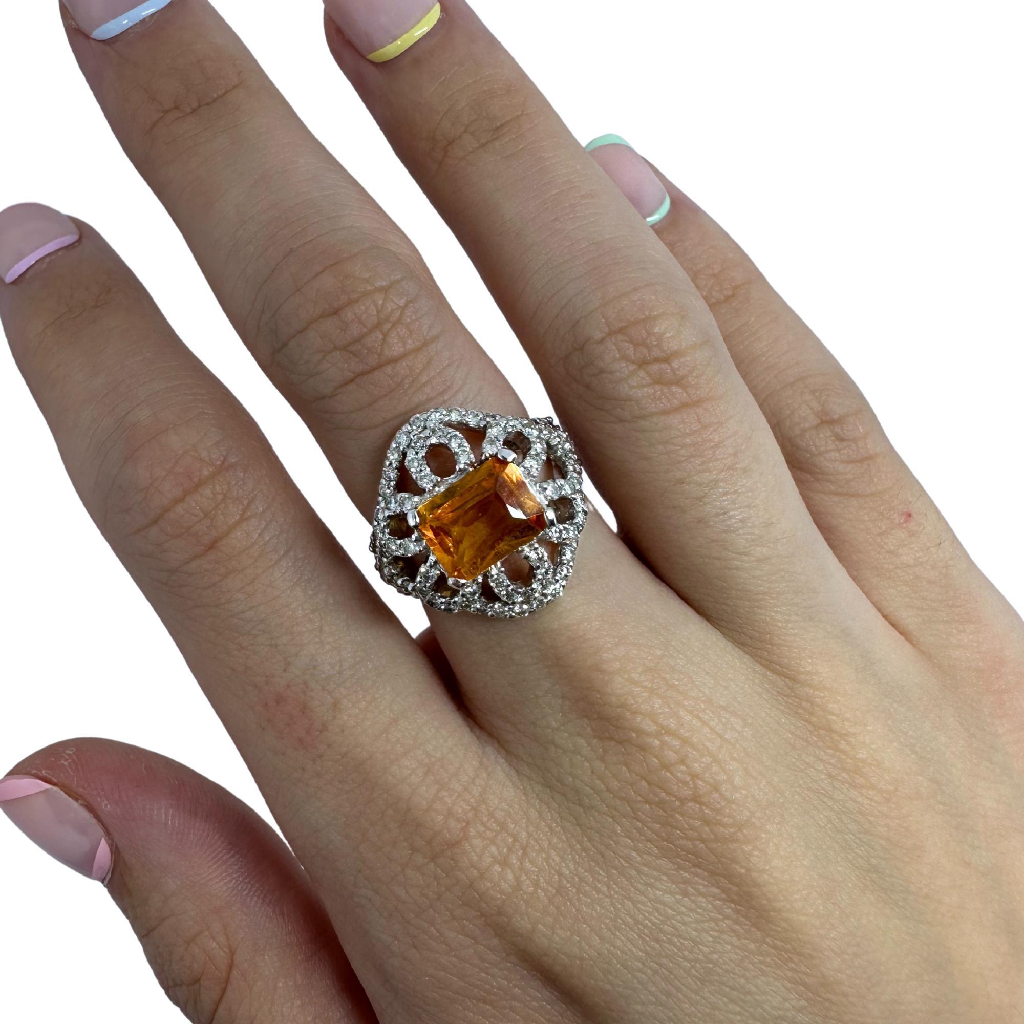 Bague fleur en or blanc 18k saphir jaune et diamant en vente 5