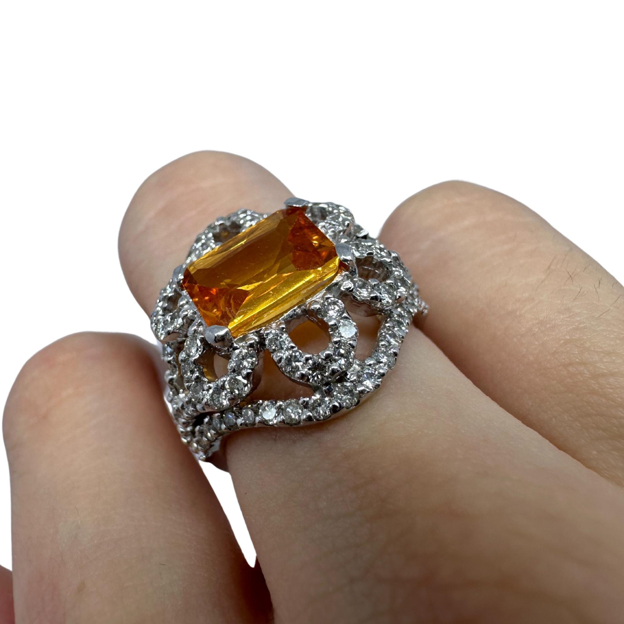 Bague fleur en or blanc 18k saphir jaune et diamant en vente 7