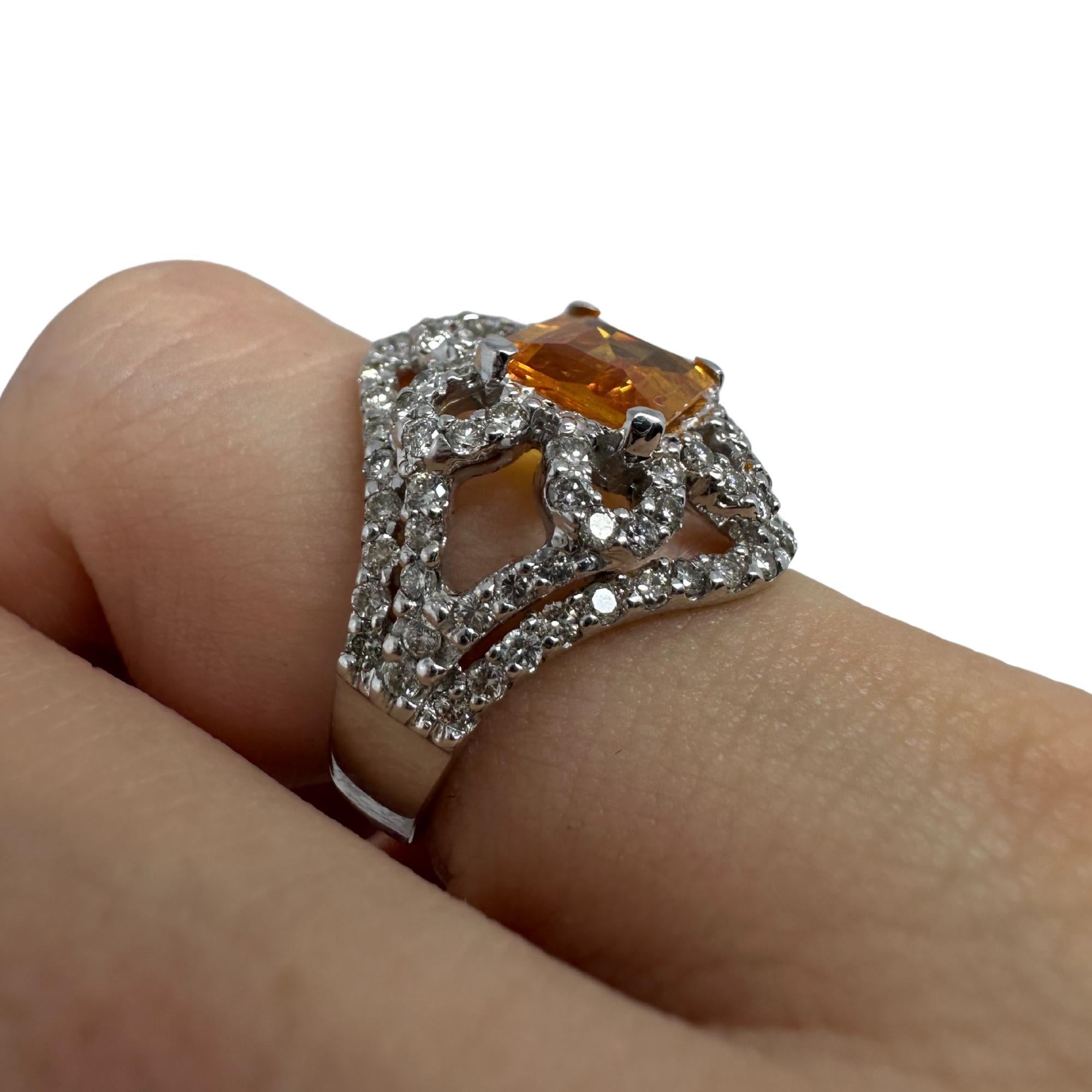 Bague fleur en or blanc 18k saphir jaune et diamant en vente 8