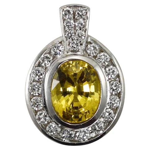 Pendentif en or blanc 18 carats avec saphir jaune et diamants, 6,9 g
