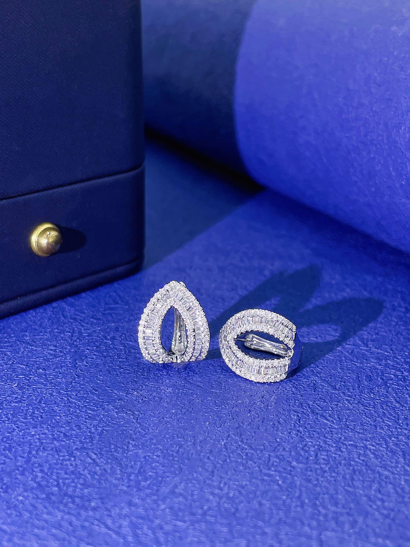 18k White Rose and Yellow Gold V-Shaped Hoop Earrings with Natural Diamonds For Sale 1