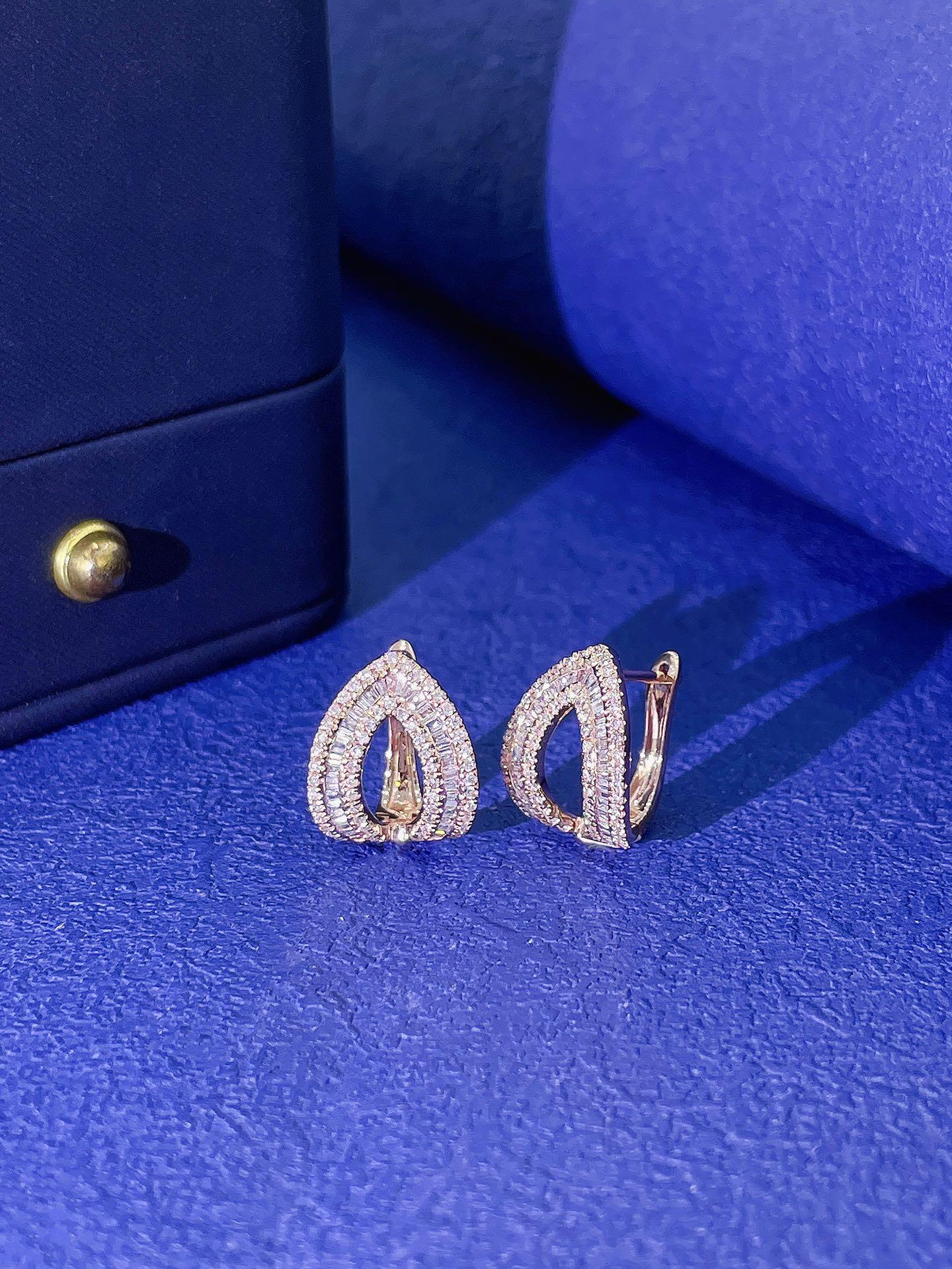 18k White Rose and Yellow Gold V-Shaped Hoop Earrings with Natural Diamonds For Sale 3
