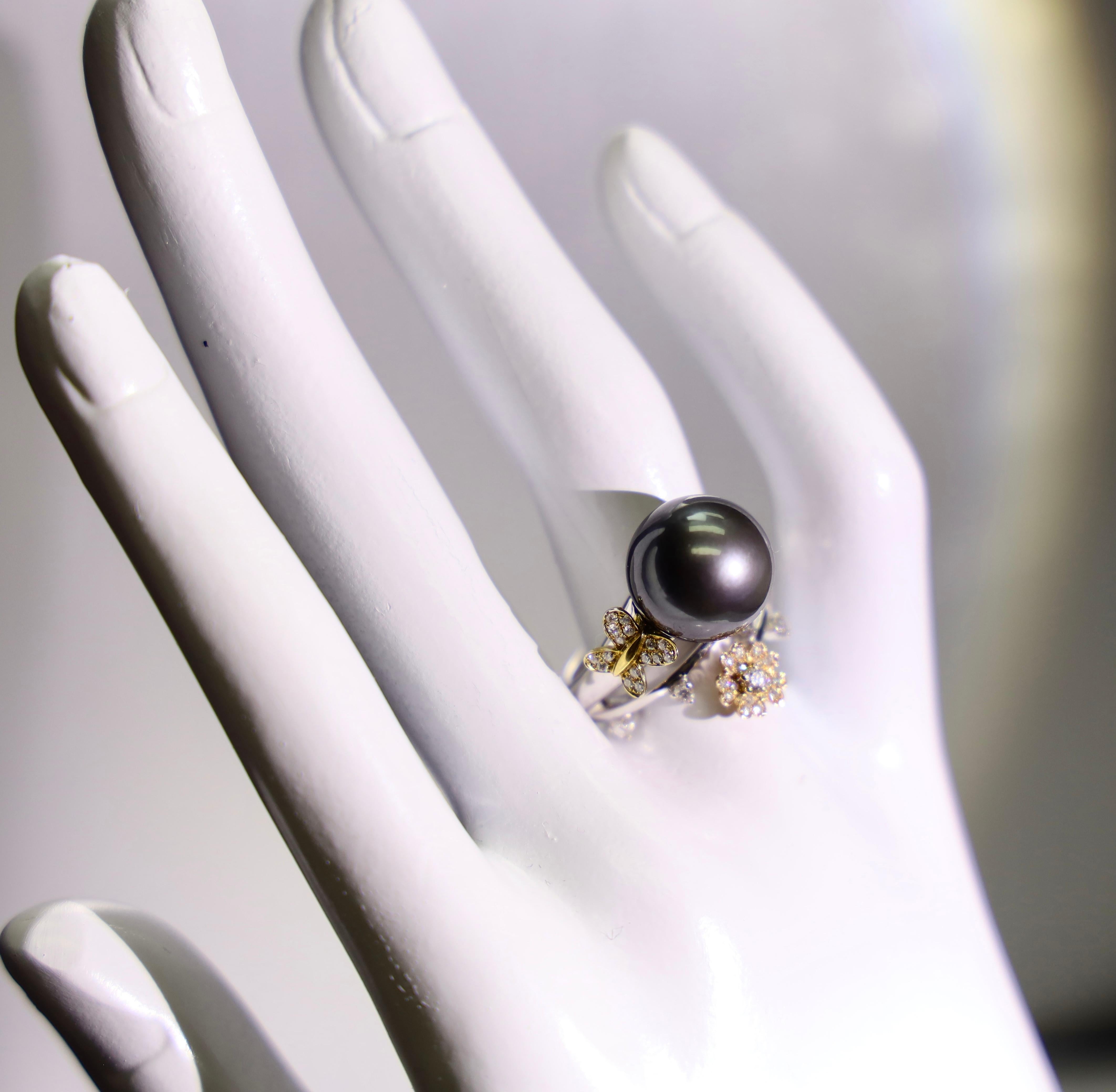 Bague en or blanc et rose 18 carats, perle noire, papillon et fleur de 12,5 mm en vente 2